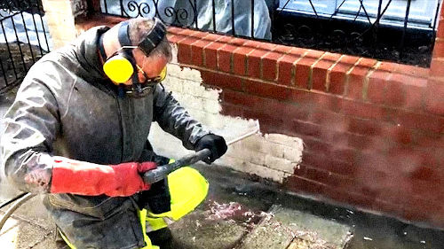 picture of brick paint removal specialist using steam to remove paint from brick